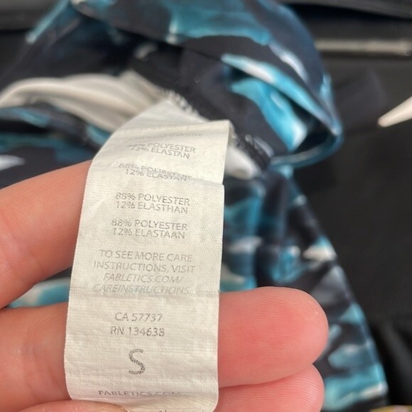 Fabletics Mid Rise Cirrus Print Powerhold Leggings Size Small - Picture 6 of 7